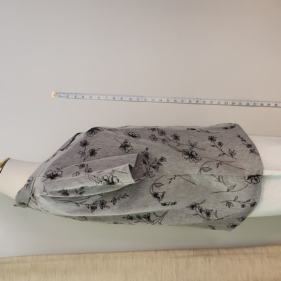 Women's Blouse - Picture 6 of 8